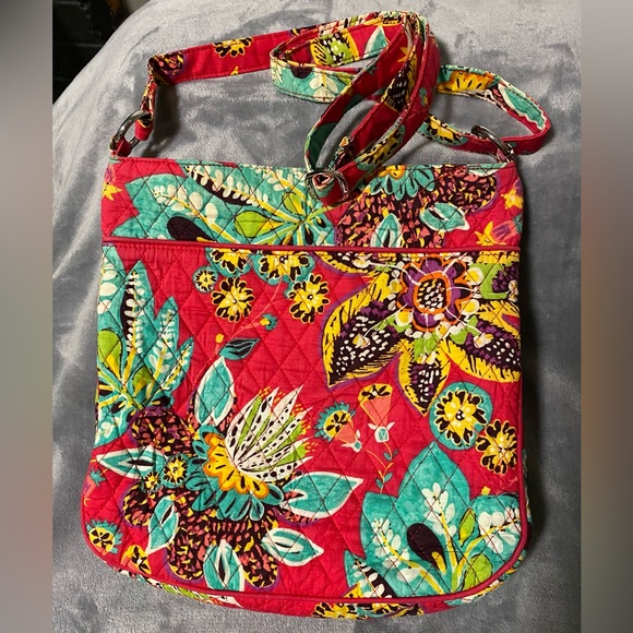 VERA BRADLEY PURSE. - Picture 10 of 16